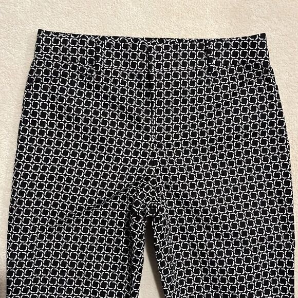 Lord & Taylor Black & White Pattern Pants. Front Zipper. Size 10 - Picture 2 of 9